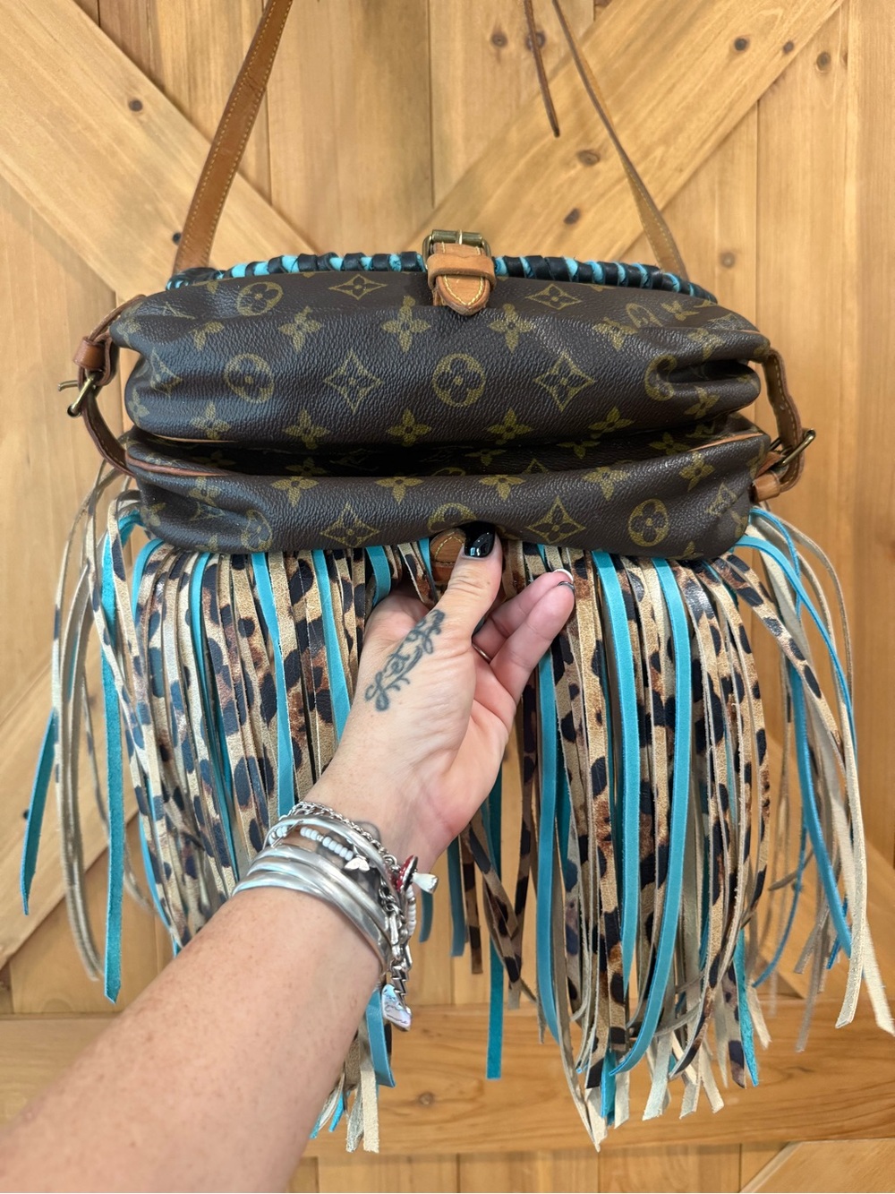 Louis Vuitton Saumur 30 Crossbody with Turquoise Trim and Leopard Fringe - Picture 10 of 16